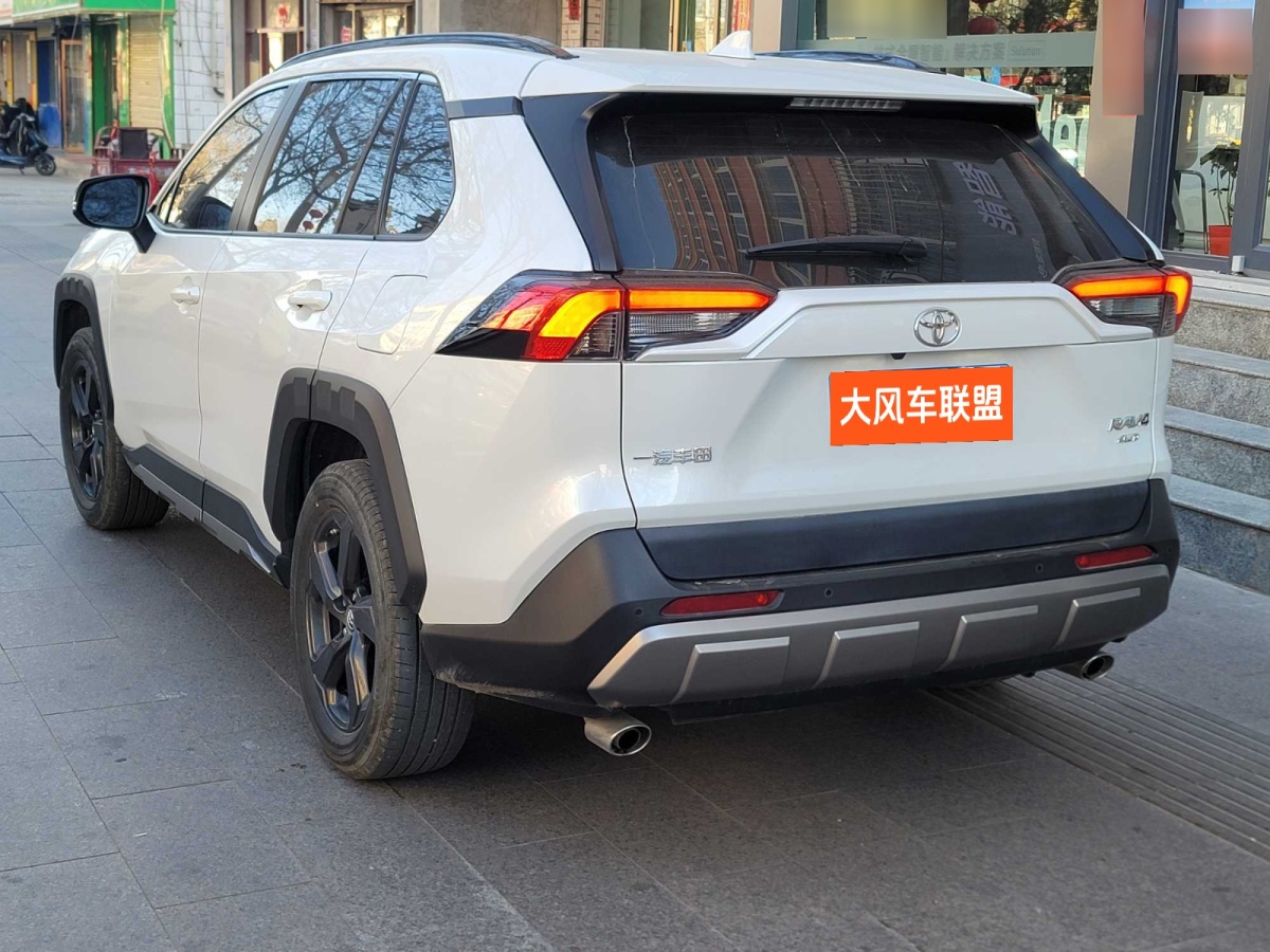 豐田 RAV4  2018款 榮放 2.0L CVT兩驅(qū)風(fēng)尚版圖片