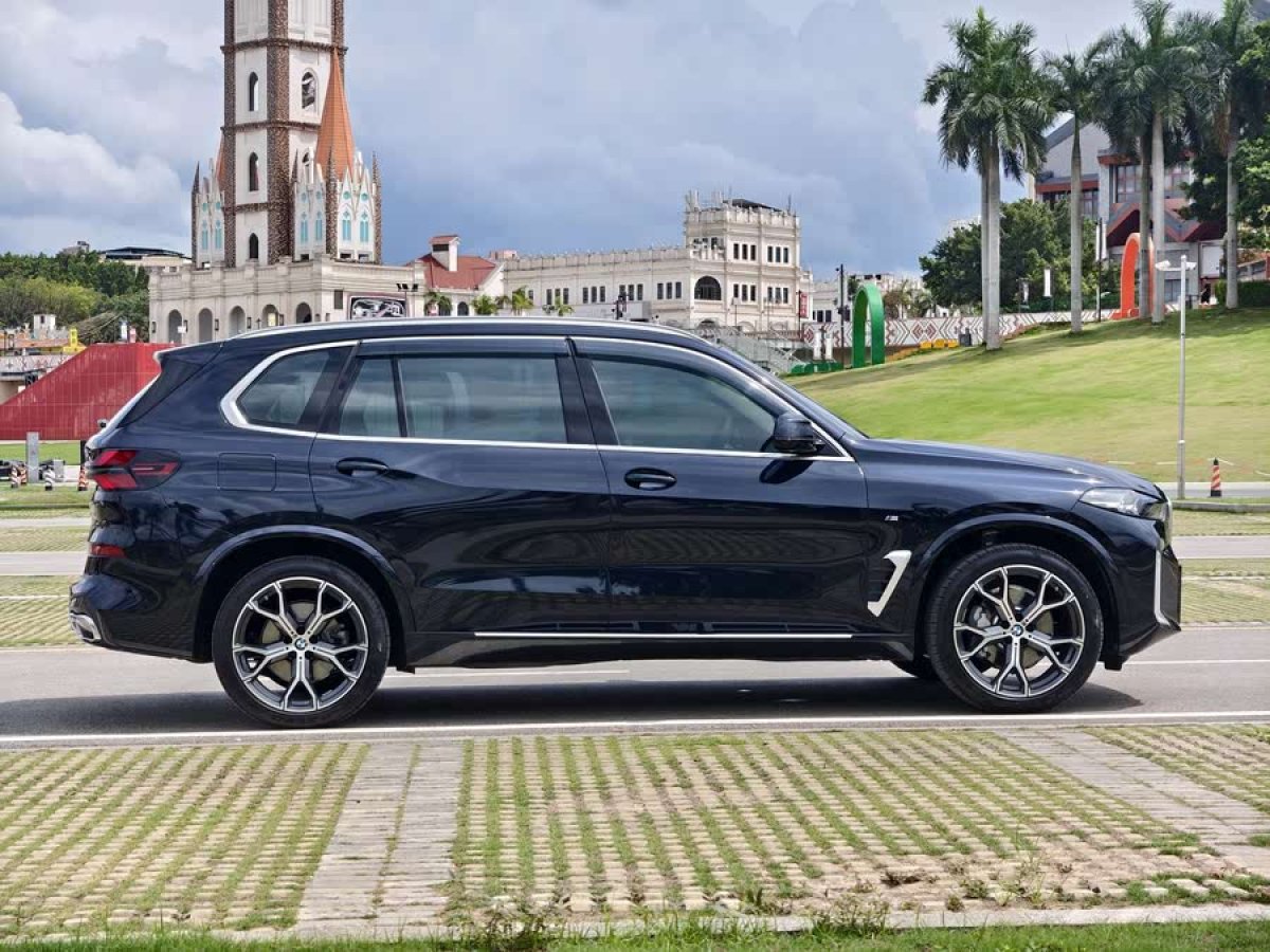 寶馬 寶馬X5  2023款 xDrive 30Li 尊享型M運(yùn)動(dòng)套裝圖片