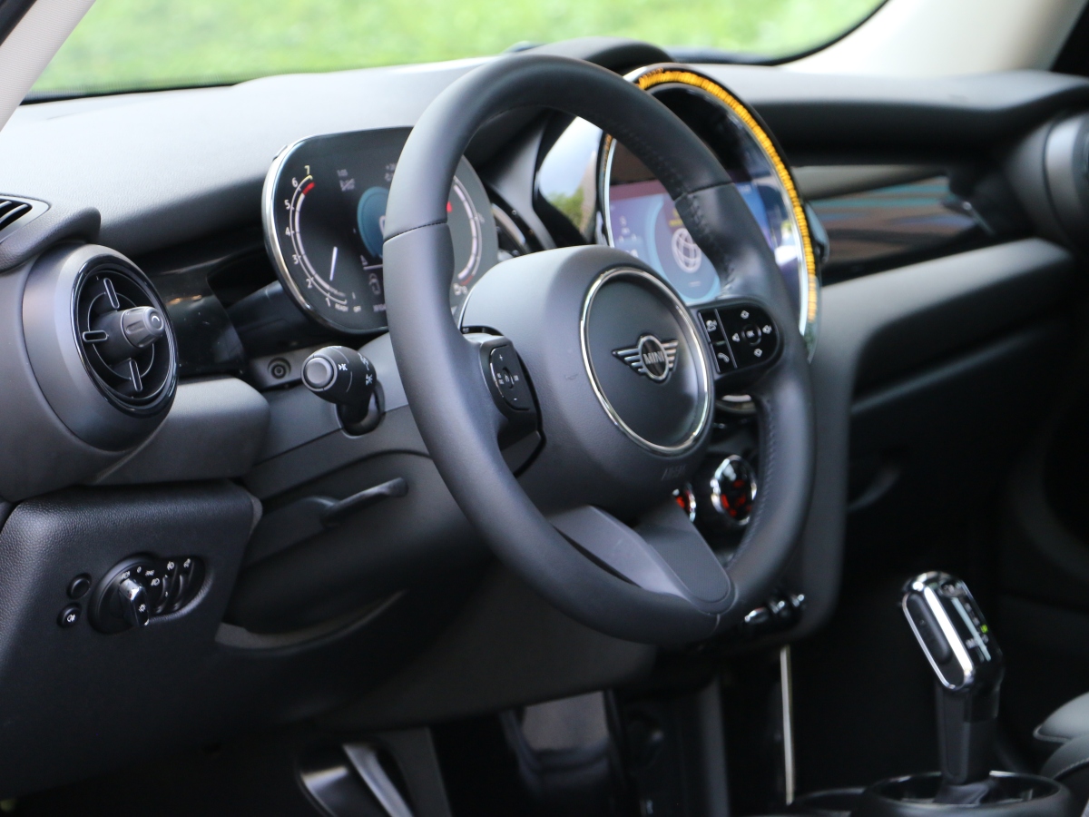 MINI MINI  2022款 改款 1.5T COOPER 經(jīng)典派圖片