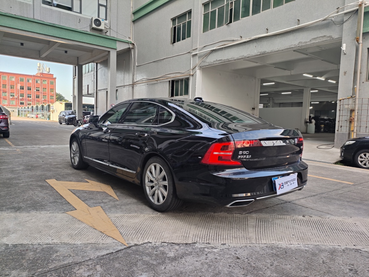 沃爾沃 S90  2020款 改款 T5 智遠(yuǎn)豪華版圖片