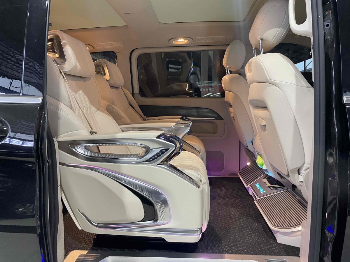 奔馳 V級  2022款 V 260 領(lǐng)航版圖片