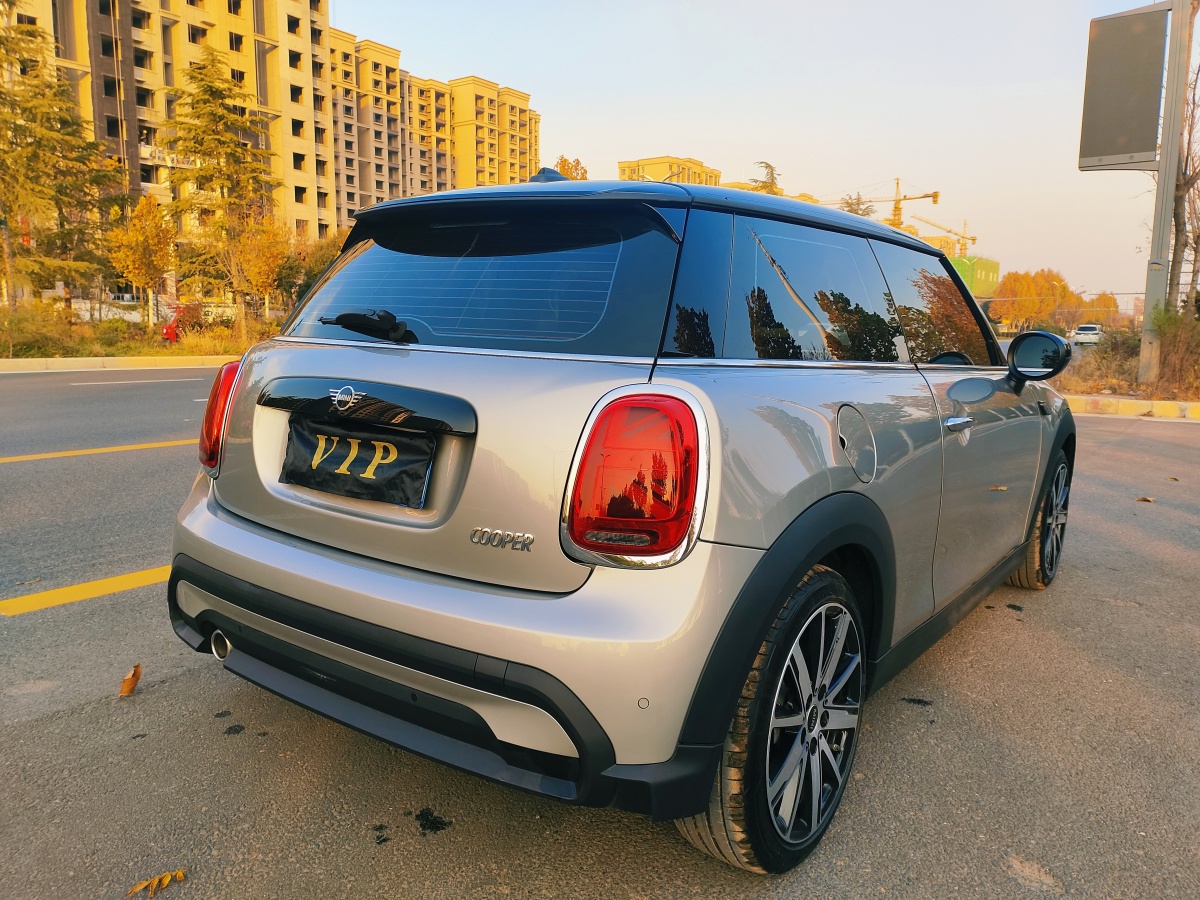 MINI MINI  2023款 改款 1.5T COOPER 藝術(shù)家圖片