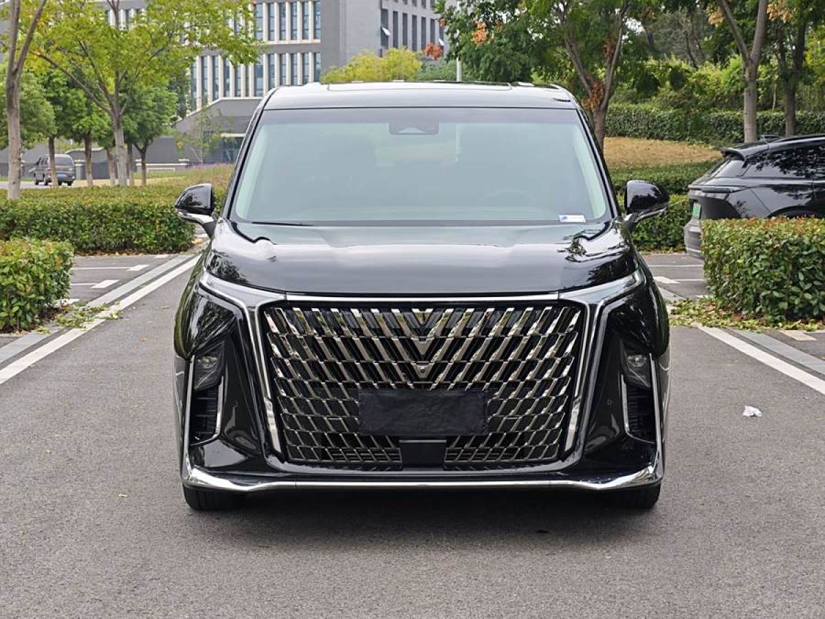 2022年9月上汽大通 上汽大通MAXUS G90  2022款 2.0T 星河七座版