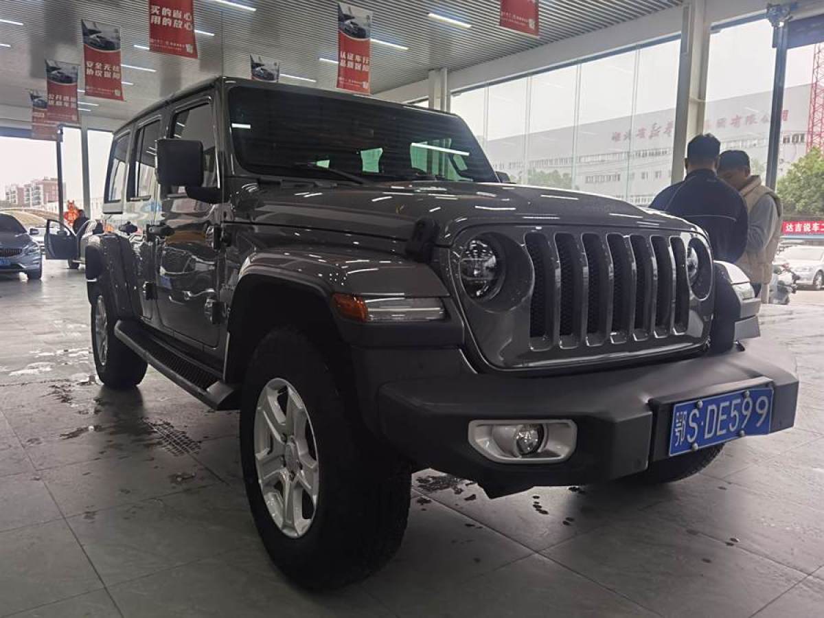 Jeep 牧馬人  2018款 2.0T Sahara 四門(mén)版圖片