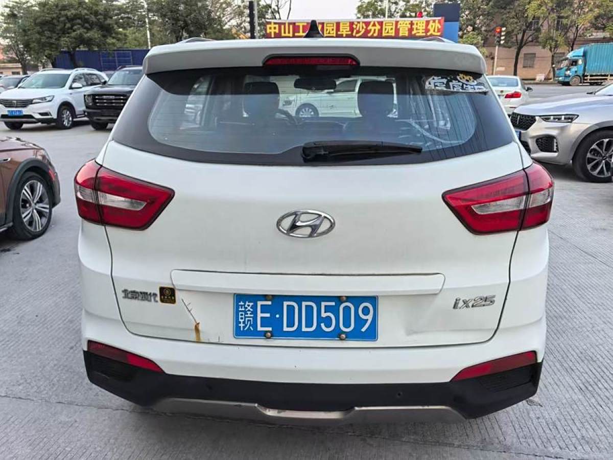 現(xiàn)代 ix25  2015款 1.6L 自動(dòng)兩驅(qū)尊貴型DLX圖片