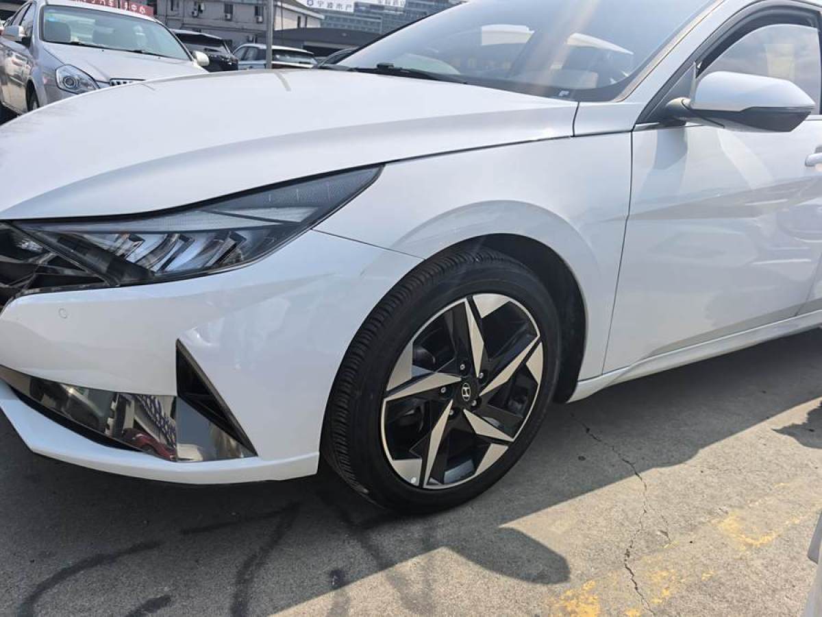 現(xiàn)代 伊蘭特  2021款 1.5L LUX尊貴版圖片