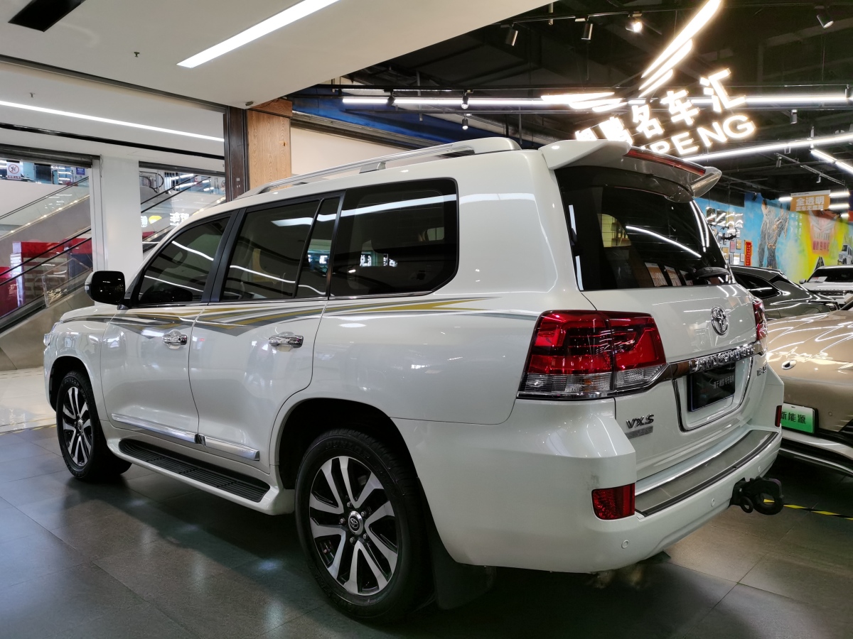 豐田 蘭德酷路澤  2018款 5.7L VX-R 12氣 底升(中東版)圖片