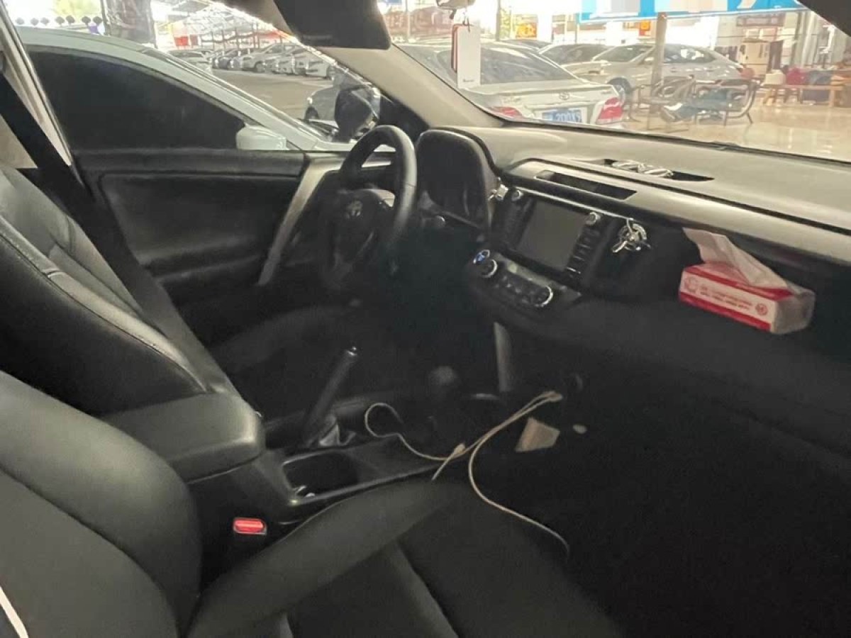 豐田 RAV4榮放  2016款 2.0L CVT兩驅(qū)風尚版圖片
