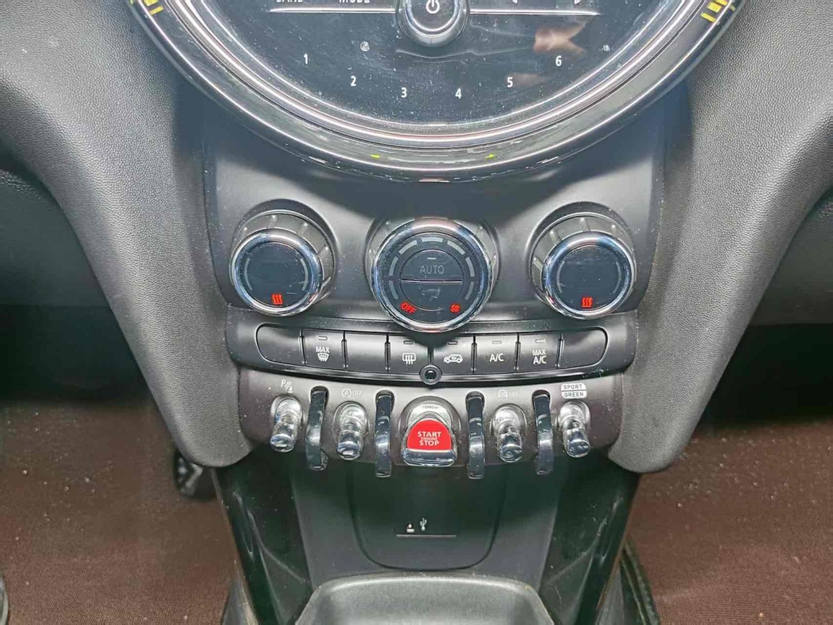 MINI MINI  2022款 改款 1.5T COOPER 藝術(shù)家 五門(mén)版圖片