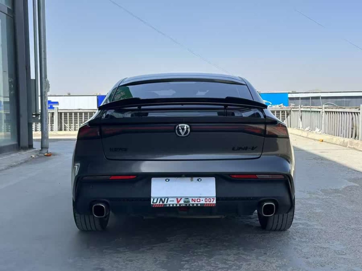 長(zhǎng)安 長(zhǎng)安UNI-V  2022款 1.5T 智慧領(lǐng)航型圖片