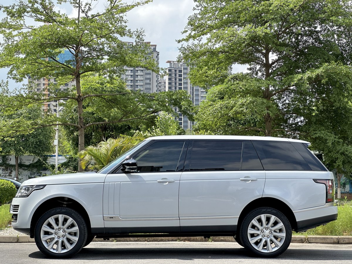 路虎 攬勝  2015款 3.0 V6 SC Vogue SE 創(chuàng)世加長(zhǎng)版圖片