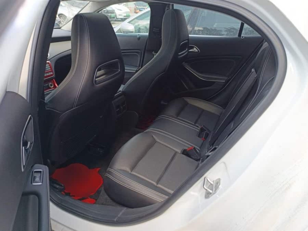 奔馳 奔馳GLA  2016款 GLA 220 4MATIC 時(shí)尚型圖片