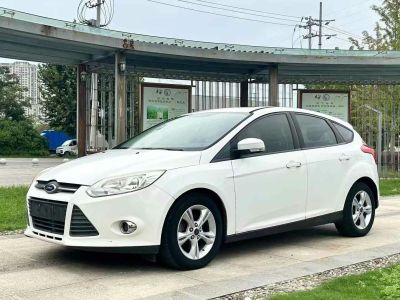 2014年1月 福特 福克斯 兩廂經(jīng)典 1.8L 自動酷白典藏版圖片