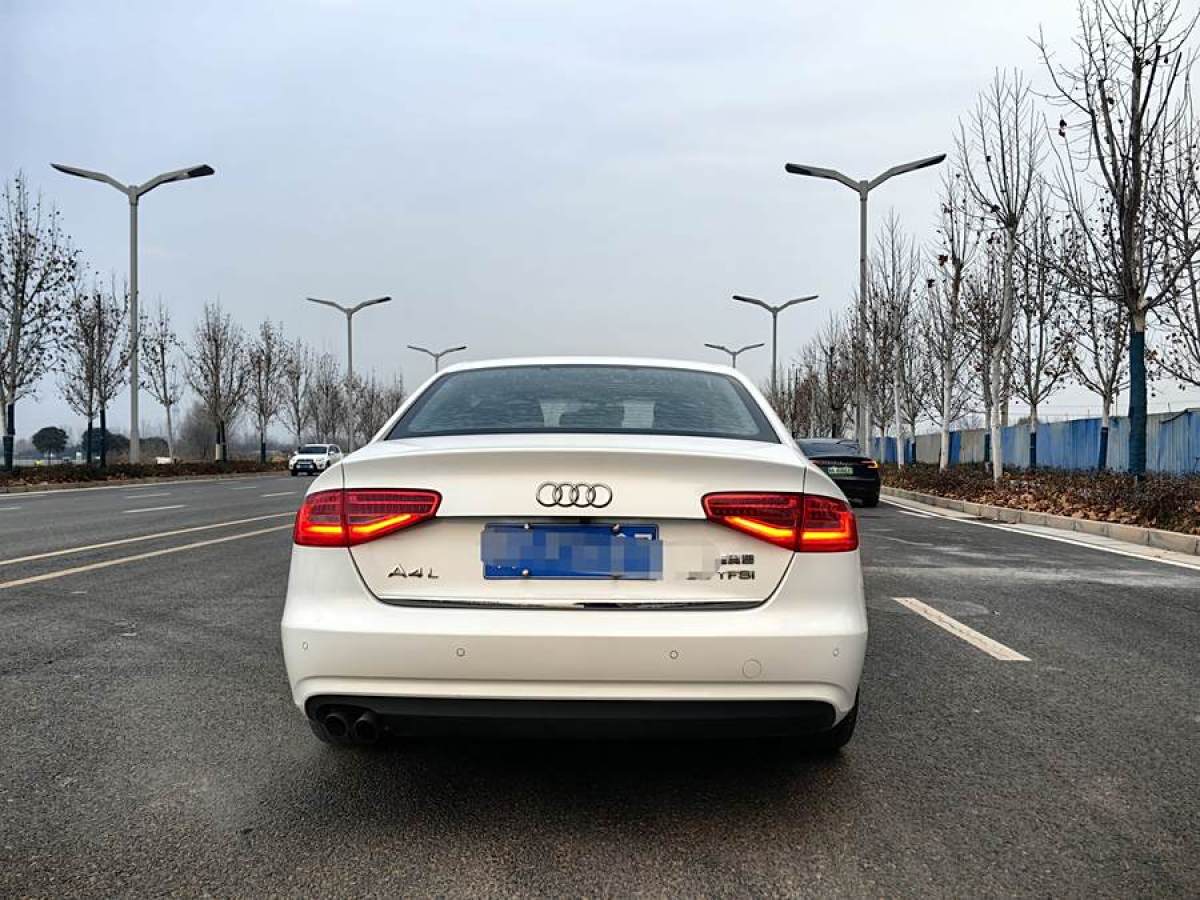 奧迪 奧迪A4L  2013款 35 TFSI 自動(dòng)標(biāo)準(zhǔn)型圖片