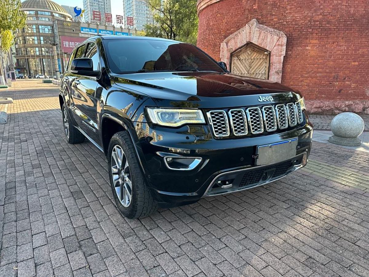 2017年6月Jeep 大切諾基  2017款 3.6L 豪華導(dǎo)航版