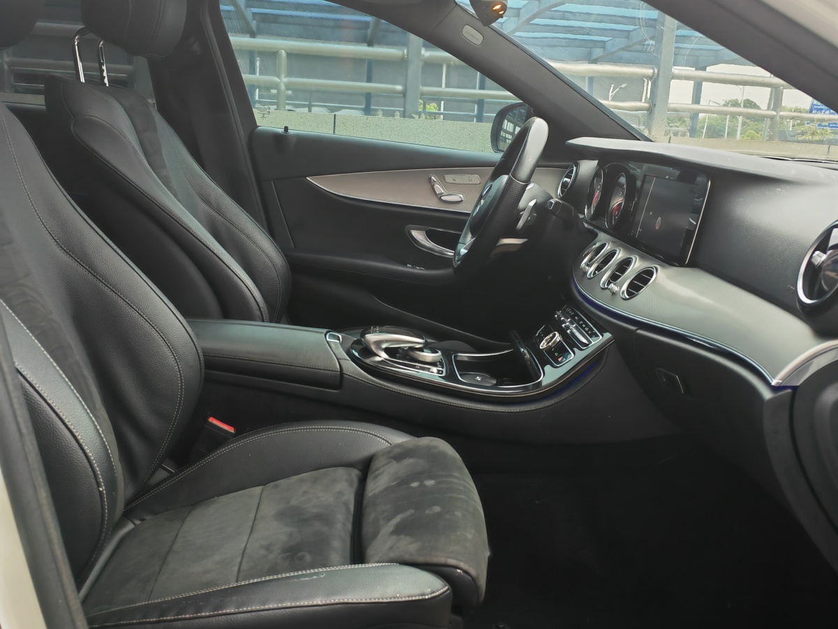 2017年6月奔驰 奔驰E级  2017款 改款 E 200 运动型 4MATIC