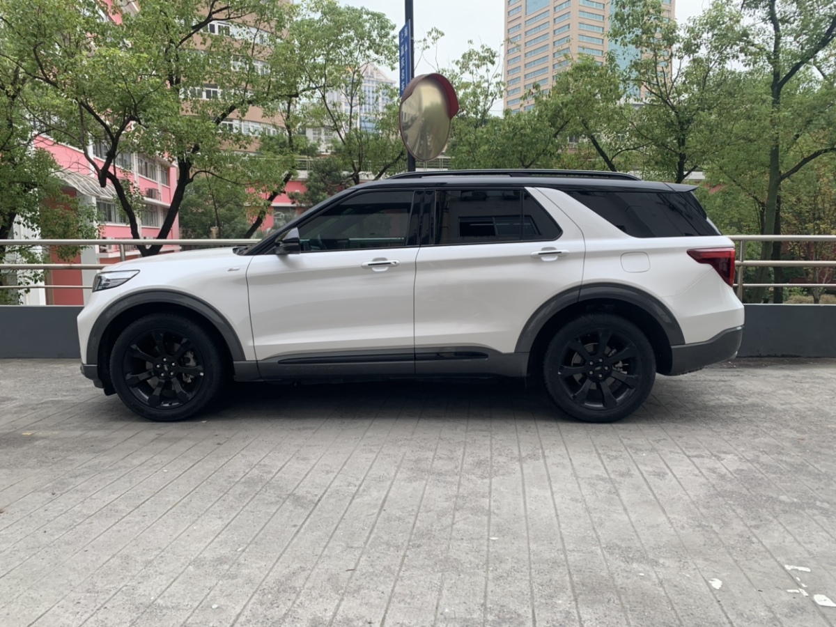 福特 探險(xiǎn)者  2020款 EcoBoost 285 四驅(qū)運(yùn)動(dòng)版ST-LINE 6座圖片