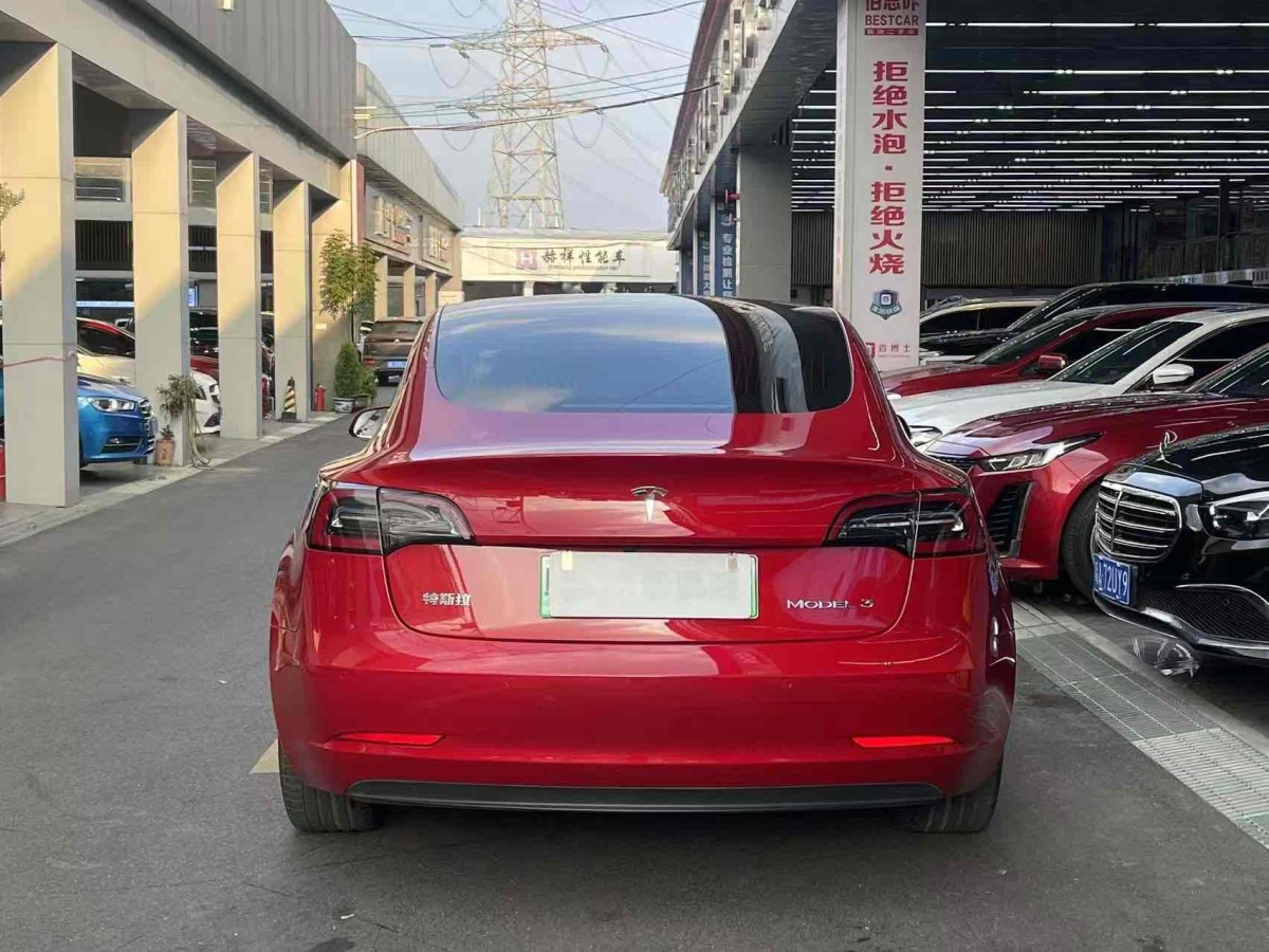 特斯拉 Model Y  2020款 改款 標(biāo)準(zhǔn)續(xù)航后驅(qū)升級(jí)版圖片