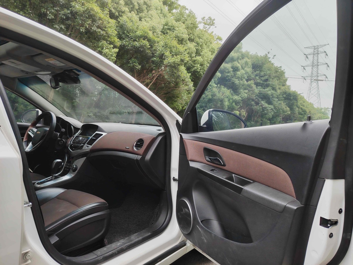 雪佛兰 科鲁兹  2013款 掀背 1.6L 自动豪华型图片