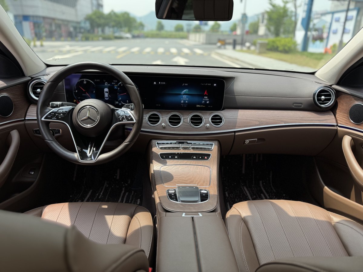 奔馳 奔馳E級  2023款 改款 E 300 L 時尚型圖片