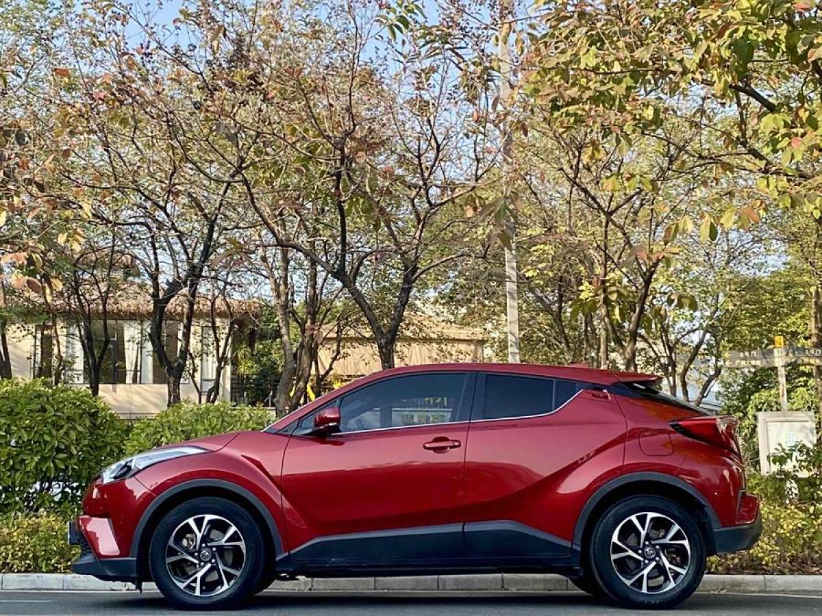 豐田 C-HR  2018款 2.0L 領(lǐng)先天窗版 國(guó)V圖片