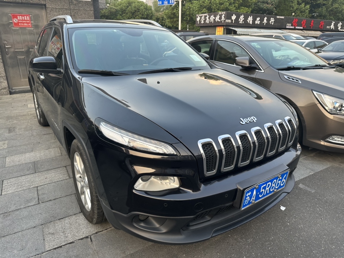 Jeep 自由光  2017款 2.0L 優(yōu)越版圖片