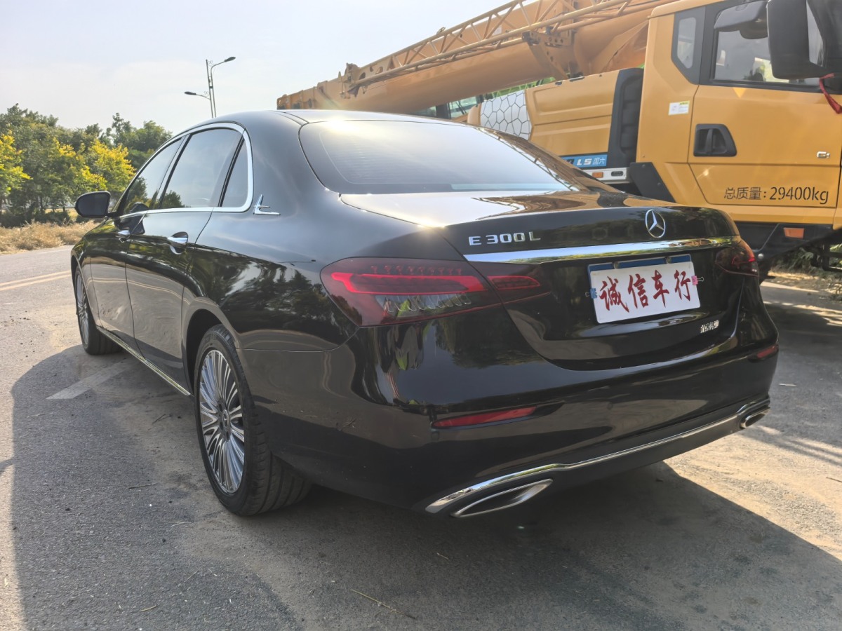 奔馳 奔馳E級  2023款 改款 E 300 L 時尚型圖片