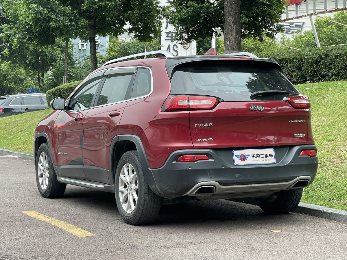 Jeep 自由光  2017款 2.4L 專(zhuān)業(yè)版圖片