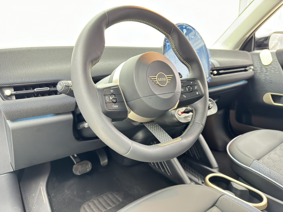 2024年9月MINI 電動MINI COOPER 2024款 452km COOPER SE 藝術(shù)家