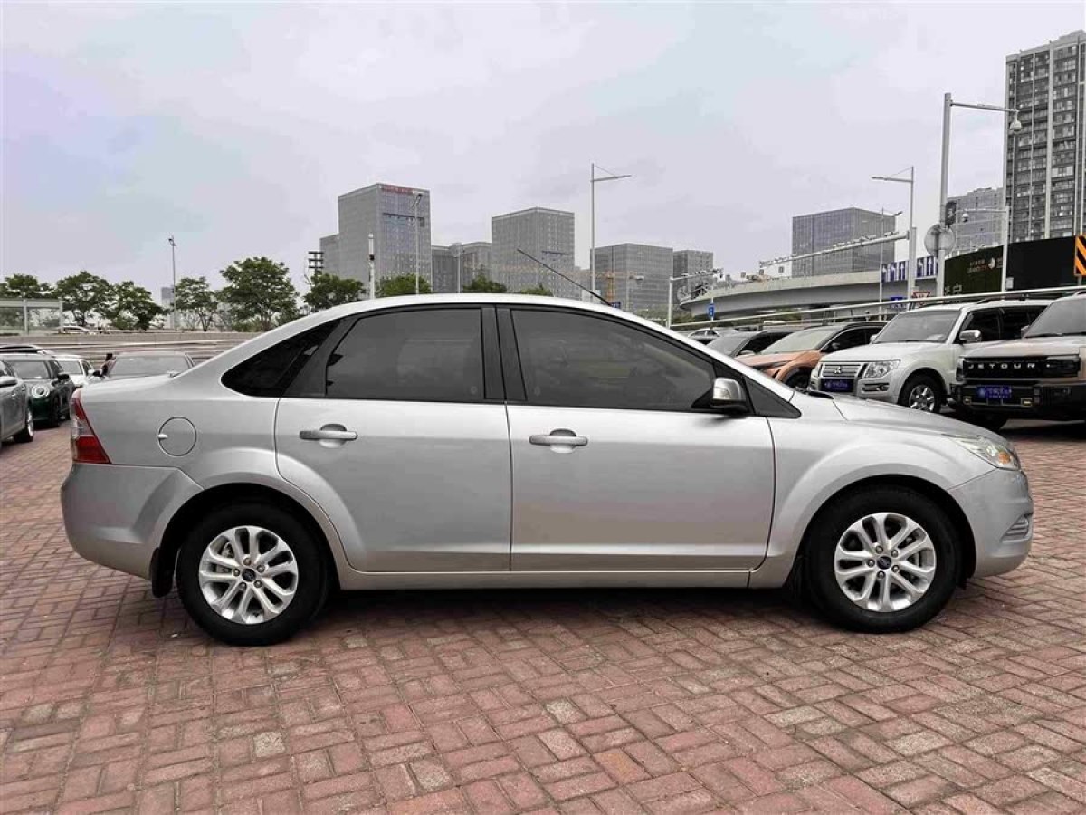 福特 ?？怂? 2013款 三廂經(jīng)典 1.8L 自動(dòng)百萬(wàn)紀(jì)念版圖片