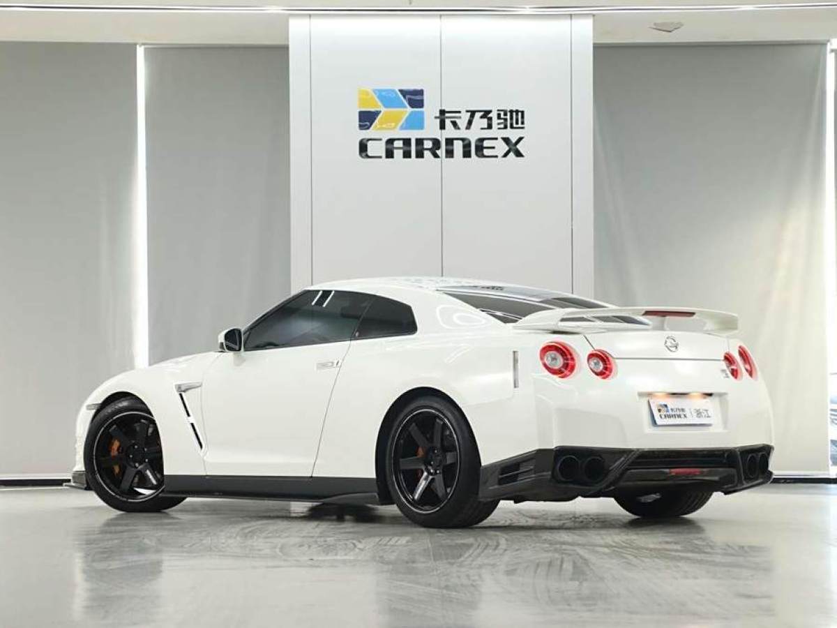 日產(chǎn) GT-R  2015款 3.8T 豪華棕紅內(nèi)飾版圖片