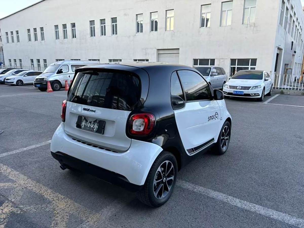 2016年10月smart fortwo  2015款 1.0L 52千瓦硬頂激情版