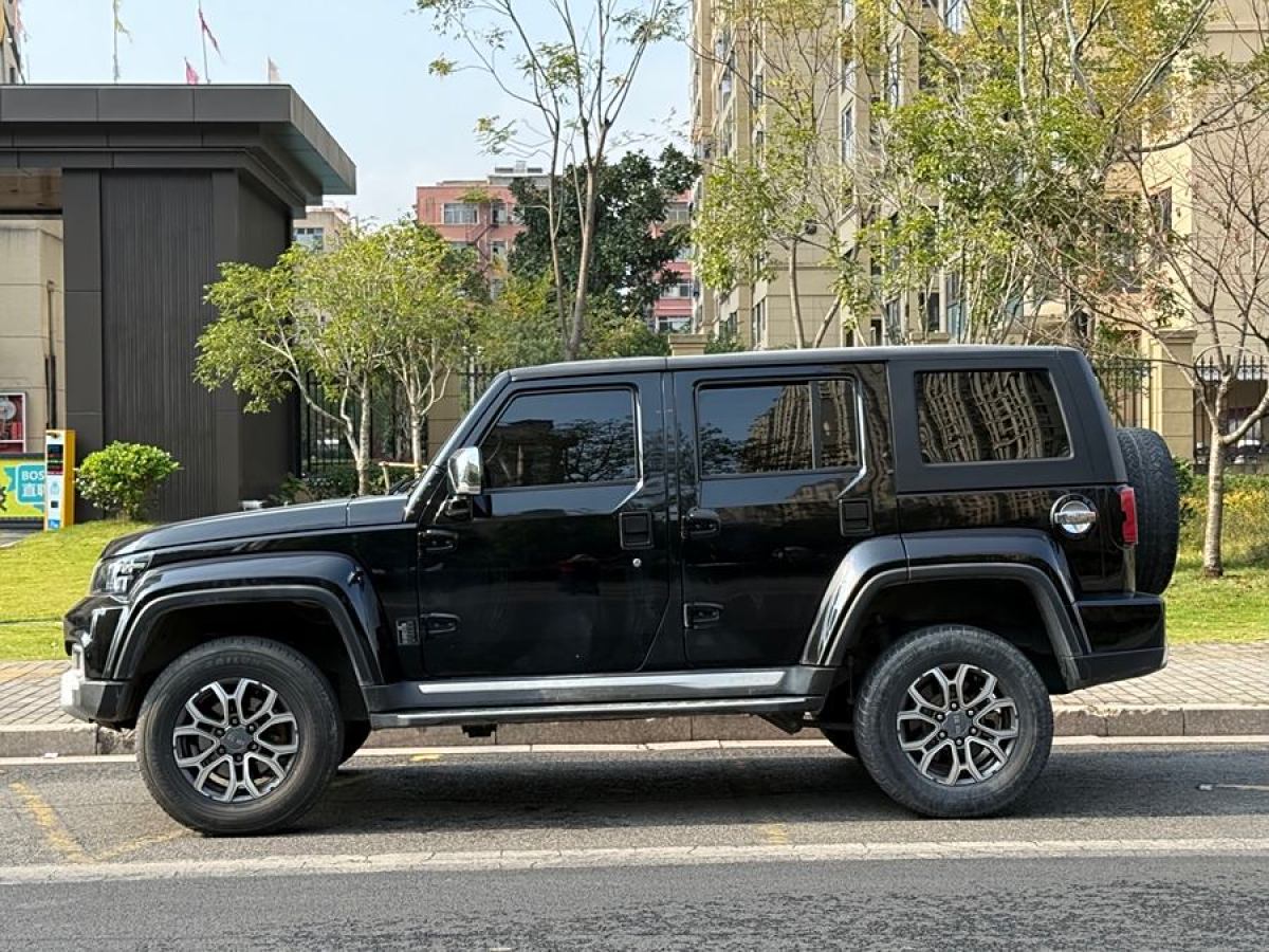 北京 BJ40  2021款 2.0T 自動四驅(qū)環(huán)塔冠軍版圖片