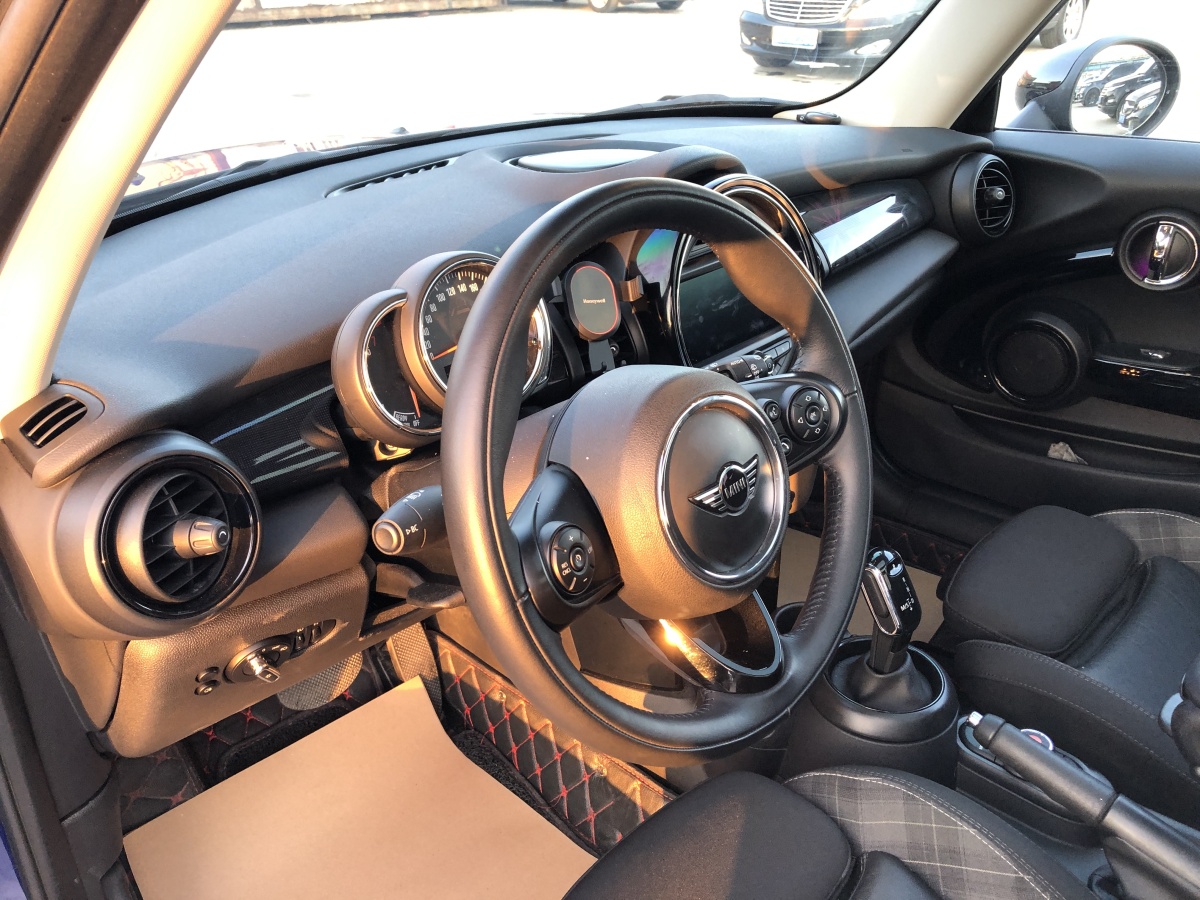 MINI COUNTRYMAN  2018款 1.5T COOPER 經(jīng)典派圖片