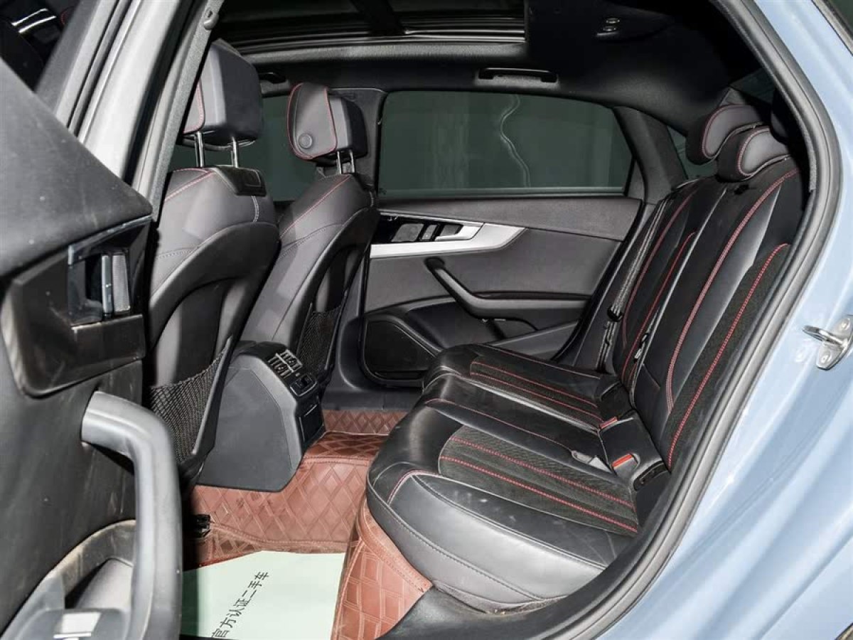 奧迪 奧迪A4L  2022款 40 TFSI quattro RS套件燃速型圖片