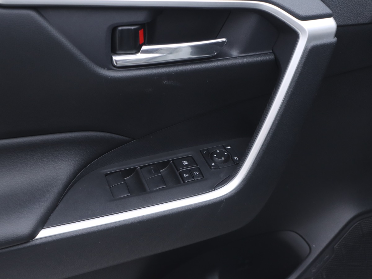 2021年12月豐田 RAV4榮放  2021款 改款 雙擎 2.5L CVT兩驅(qū)精英版
