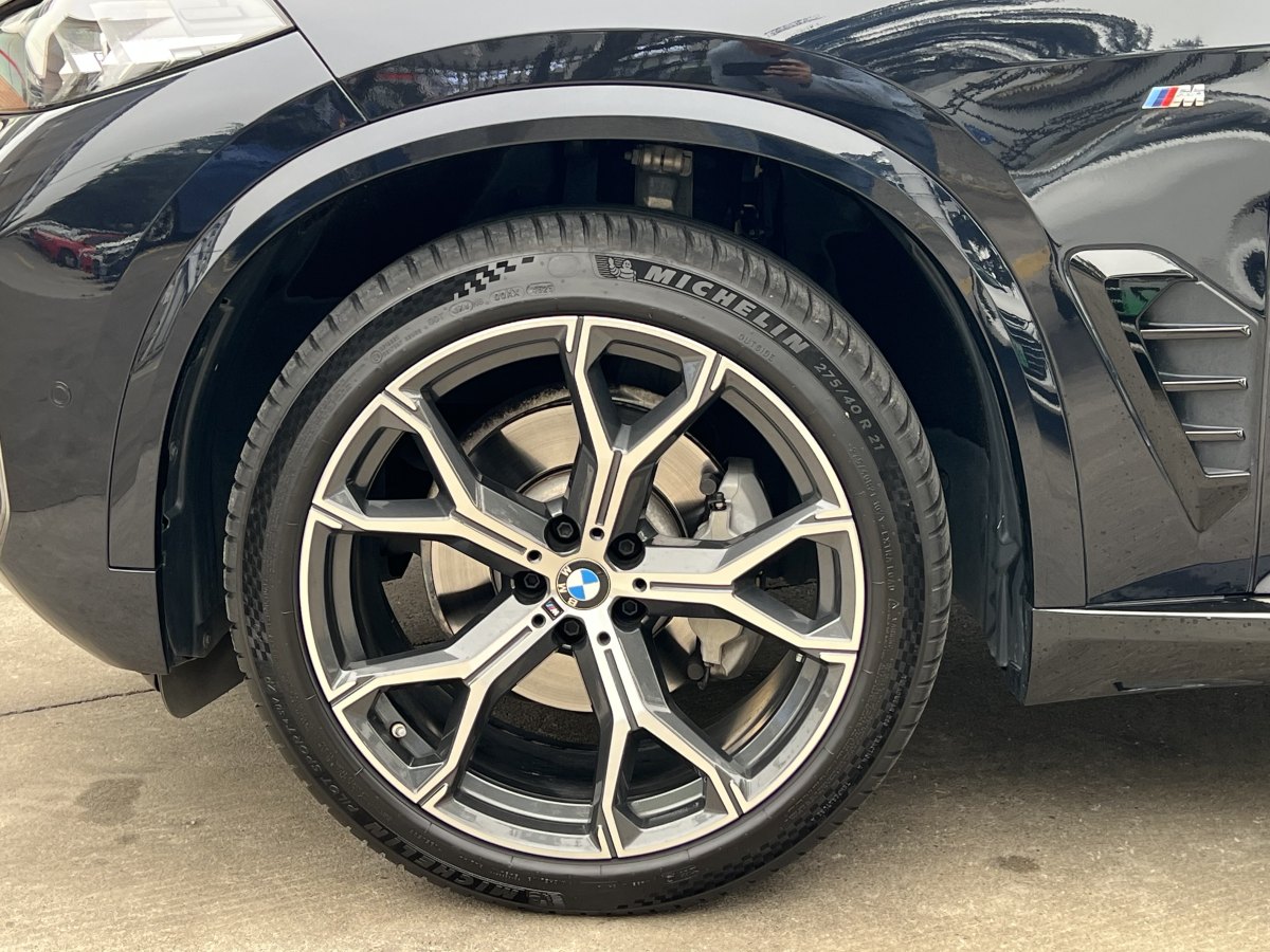 寶馬 寶馬X5  2023款 xDrive 30Li 尊享型M運(yùn)動曜夜套裝圖片