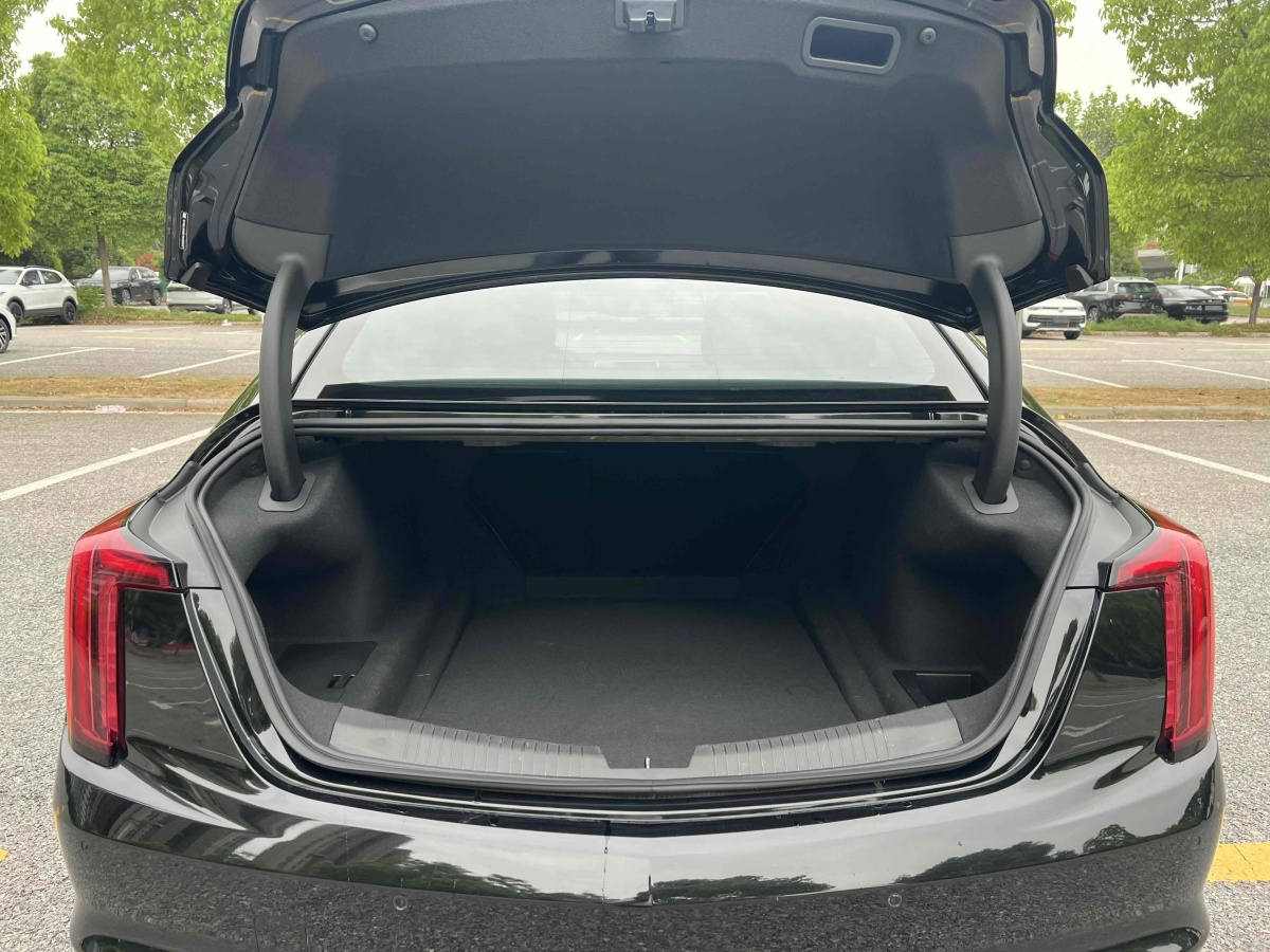2022年8月凱迪拉克 CT5  2023款 28T 豪華型（標(biāo)準(zhǔn)版）