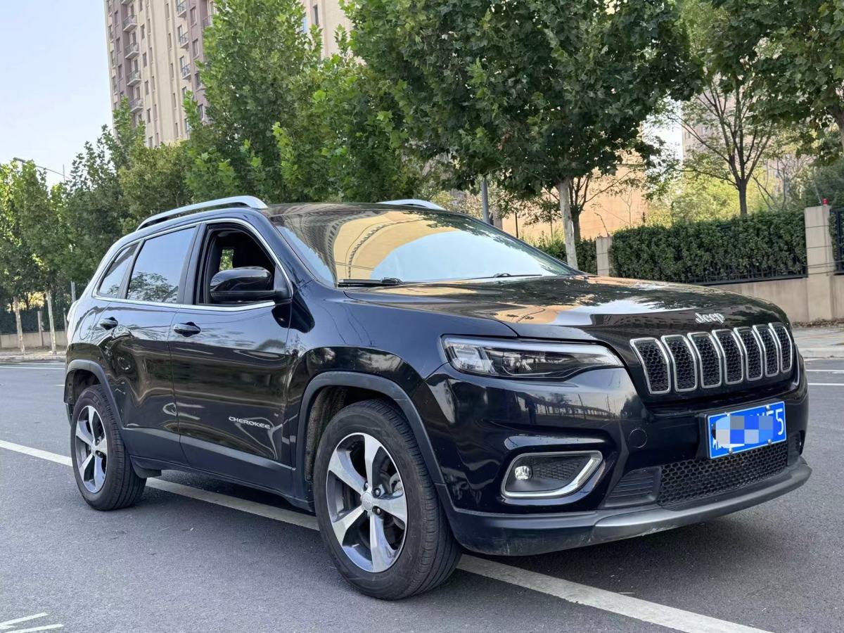 Jeep 自由光  2020款 2.0T 兩驅(qū)領(lǐng)先版圖片