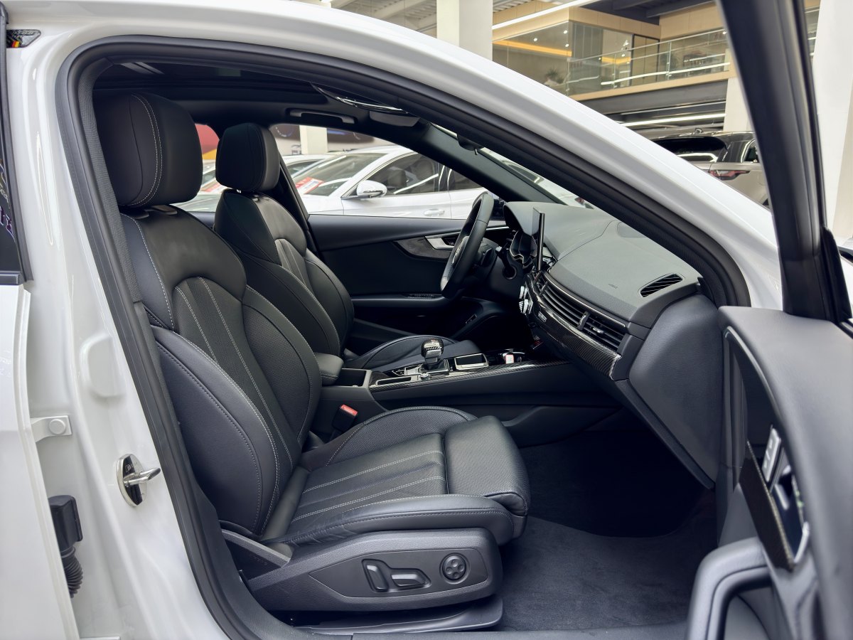 2022年2月奧迪 奧迪A4L  2022款 45 TFSI quattro 臻選動感型
