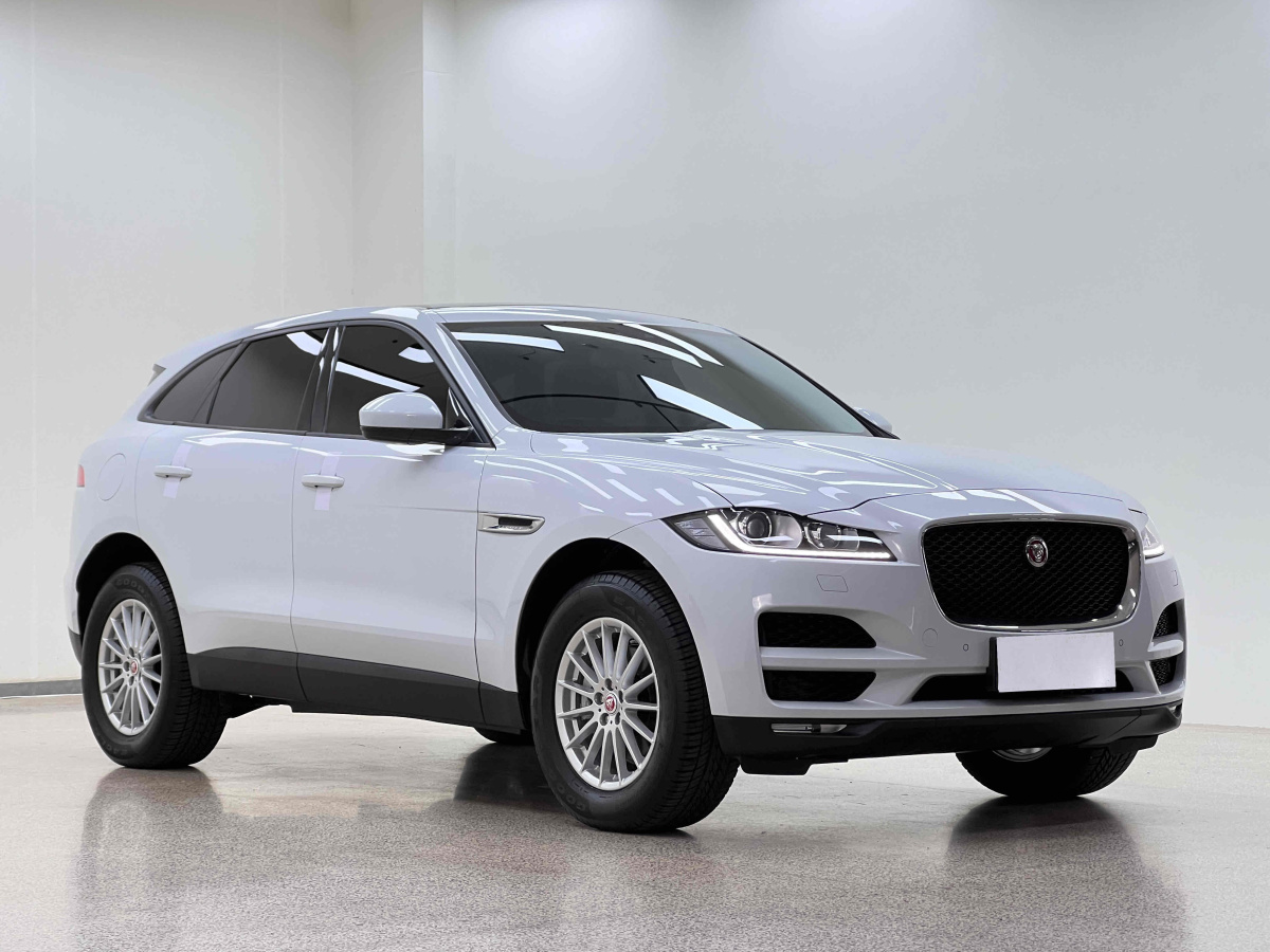 捷豹 F-PACE  2018款 2.0T 兩驅(qū)都市尊享版圖片