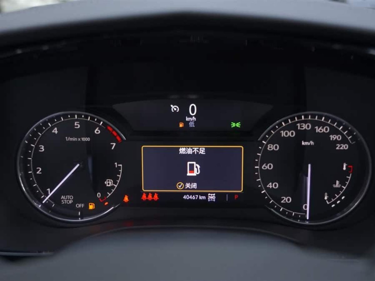 凱迪拉克 XT6  2022款 2.0T 七座四驅(qū)豪華120周年限量版圖片