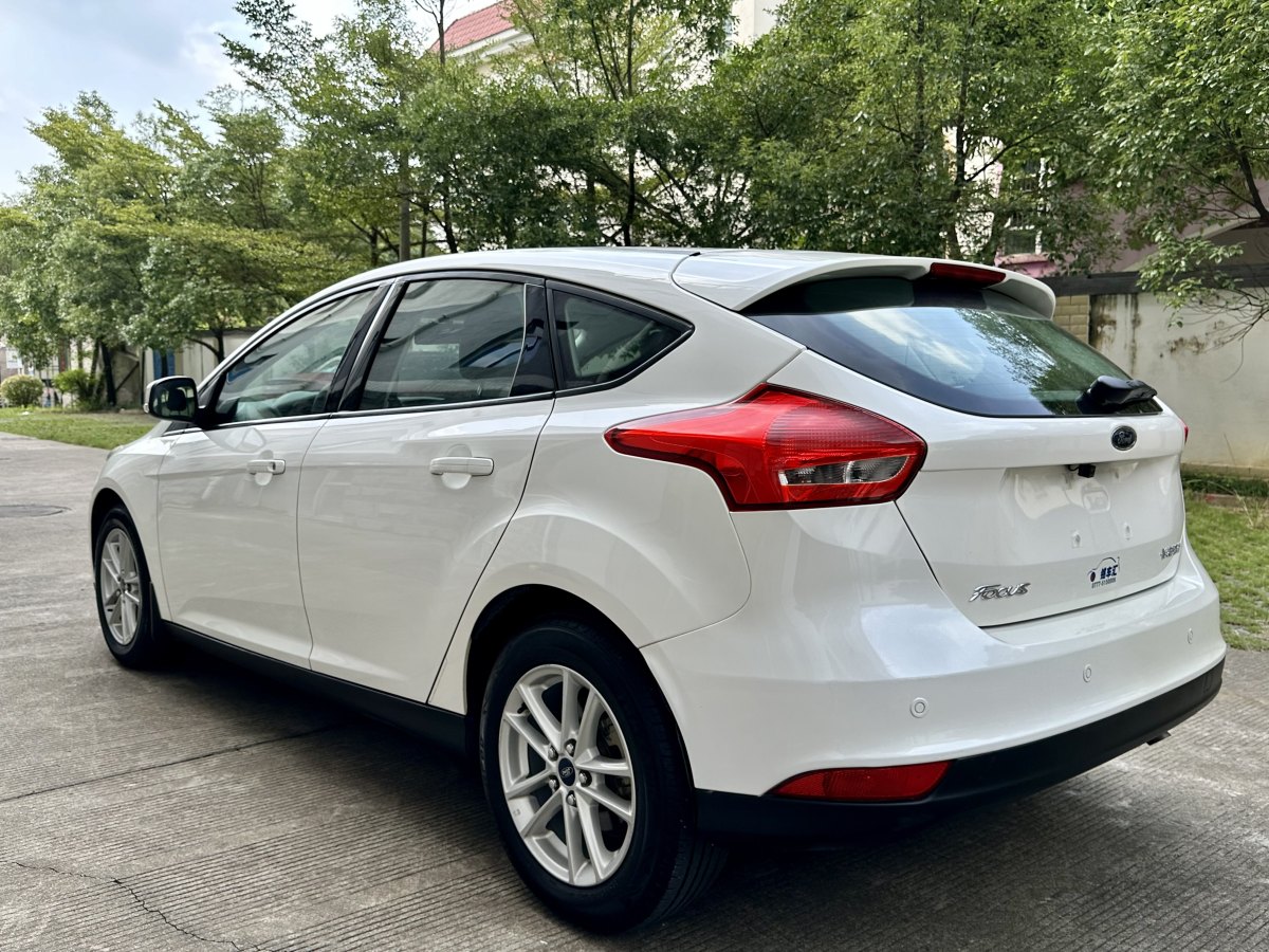 福特 ?？怂? 2015款 兩廂 1.6L 自動(dòng)風(fēng)尚型圖片