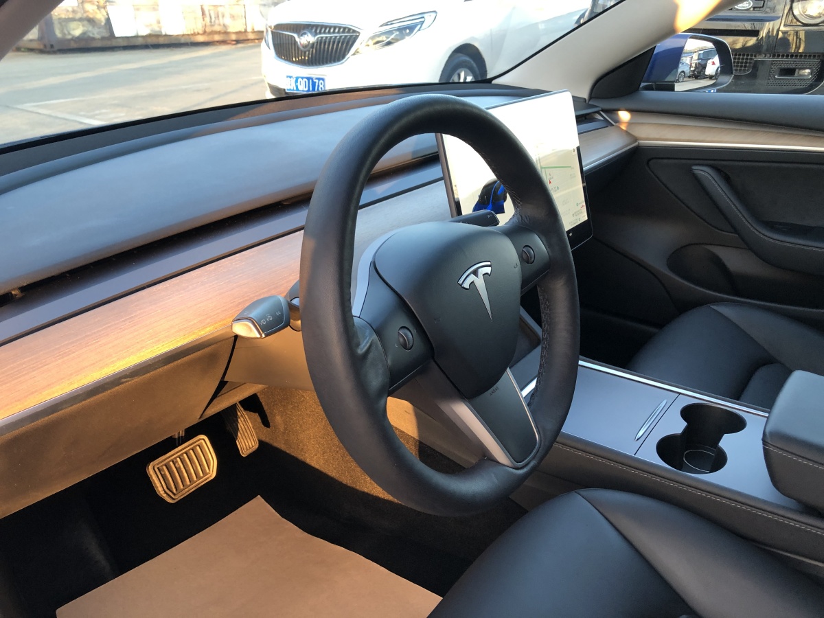 特斯拉 Model 3  2019款 標(biāo)準(zhǔn)續(xù)航后驅(qū)升級(jí)版圖片