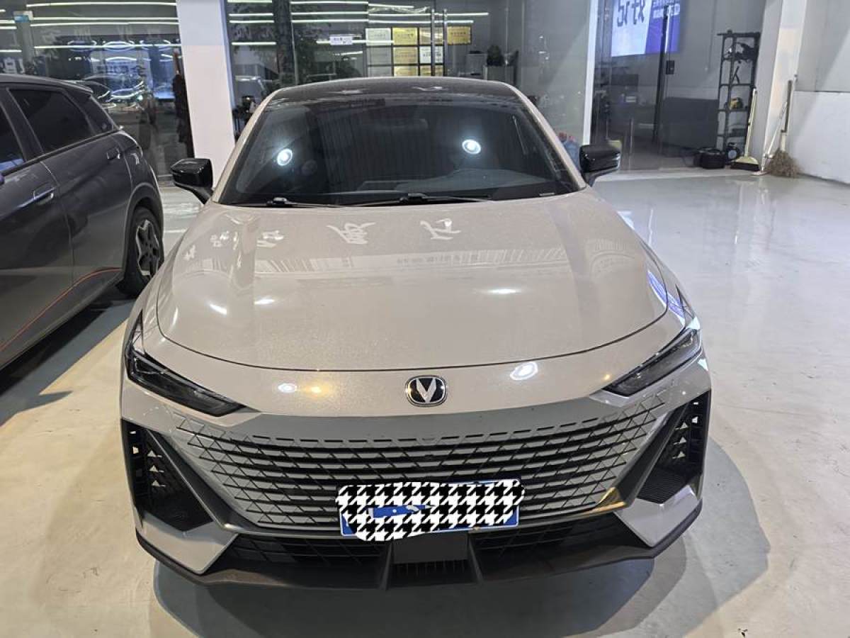 長安 長安UNI-V  2022款 1.5T 智慧領(lǐng)航型圖片