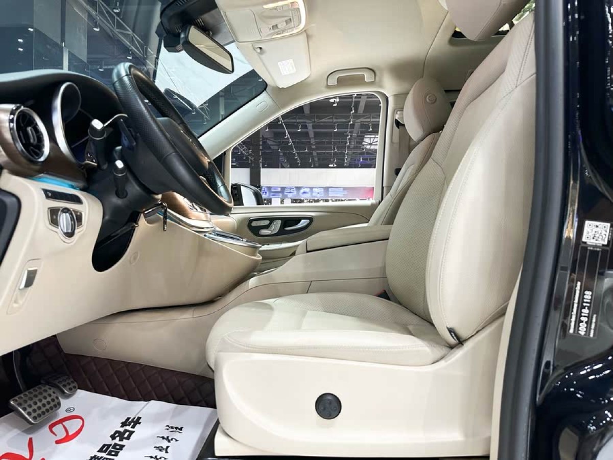 奔馳 V級(jí)  2021款 V 260 L 長(zhǎng)軸距尊貴版圖片