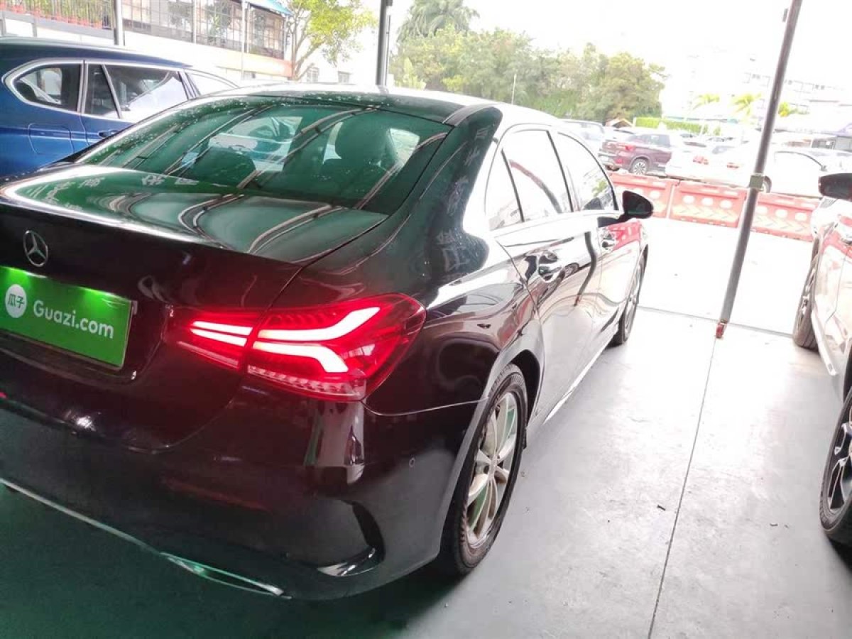 奔馳 奔馳A級(jí)  2021款 A 200 L 運(yùn)動(dòng)轎車動(dòng)感型圖片