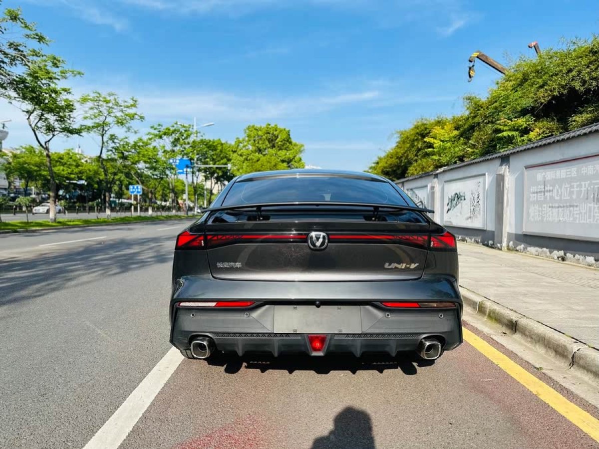 長(zhǎng)安 長(zhǎng)安UNI-V  2023款 1.5T 尊貴型圖片