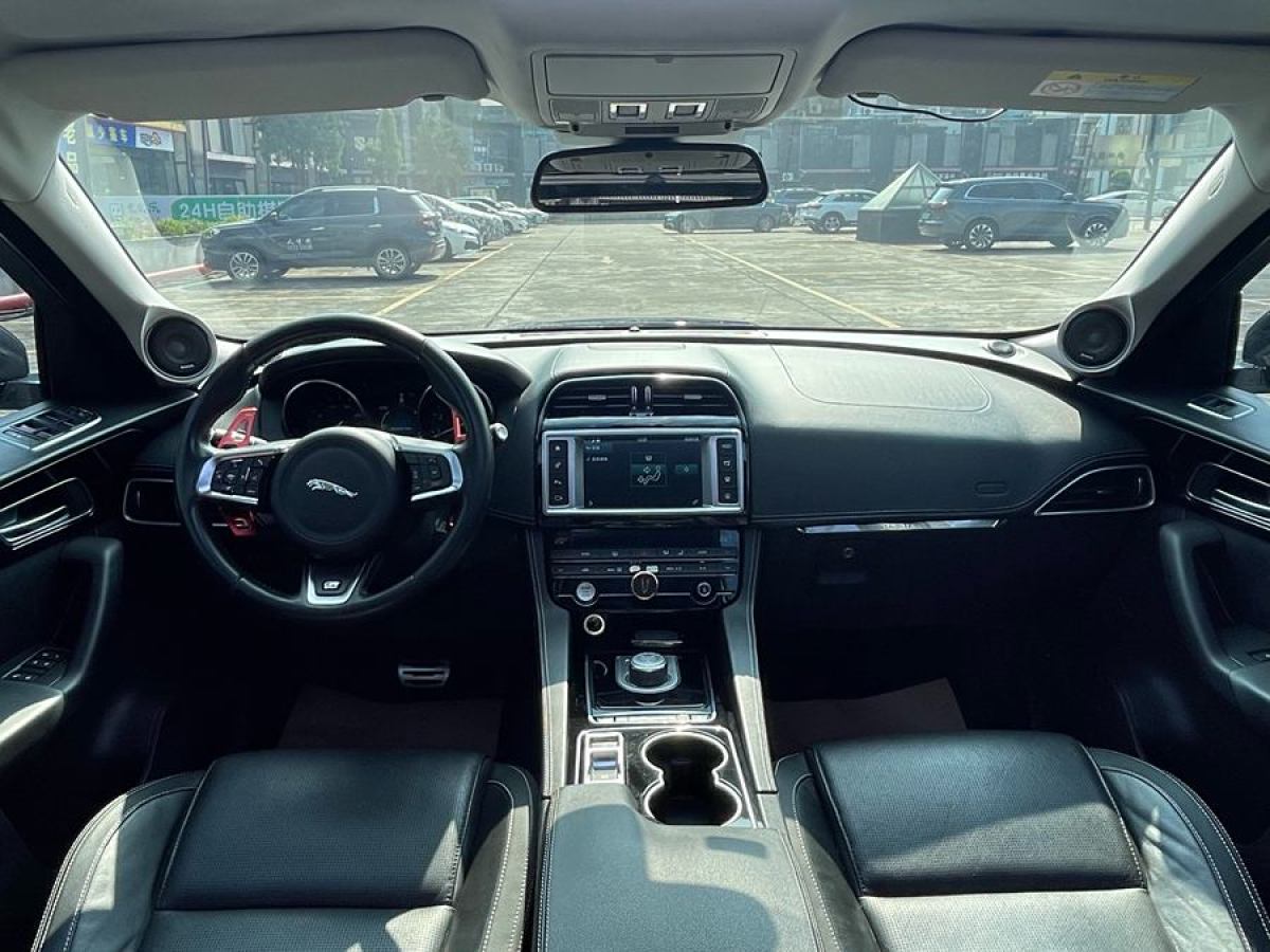 捷豹 F-PACE  2016款 3.0 SC 四驅(qū)R-Sport運動版圖片