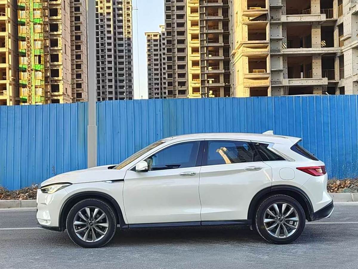 英菲尼迪 QX50  2020款 改款 2.0T 兩驅(qū)時尚版圖片